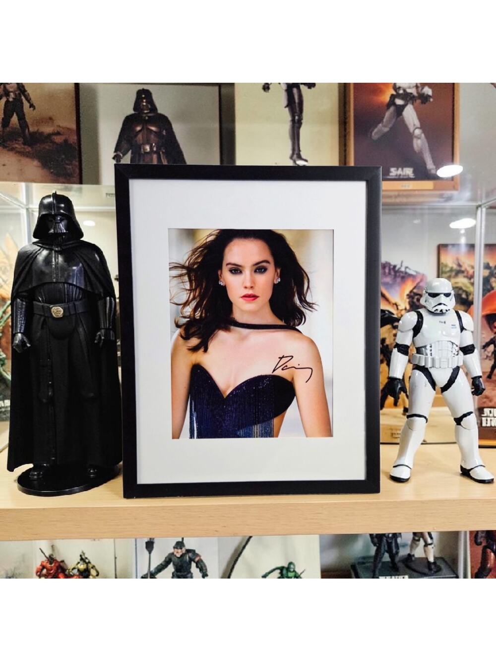 Daisy Ridley Star Wars Autographed 11X14 Framed & Matted with COA Rey Skywalker